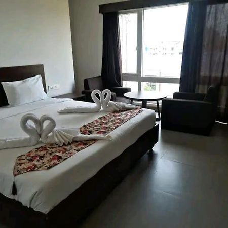 Hotel East International Tinsukia Zewnętrze zdjęcie