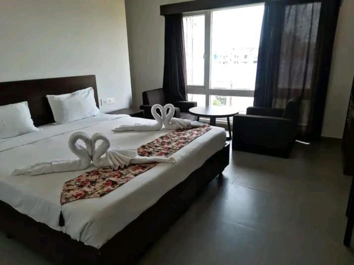 Hotel East International Tinsukia Zewnętrze zdjęcie
